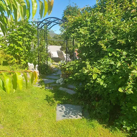 Small And Cosy With Free Parking