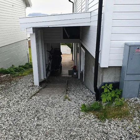 Small And Cosy With Free Parking *