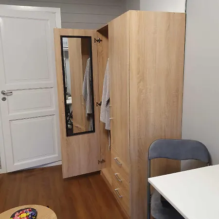 Small And Cosy With Free Parking