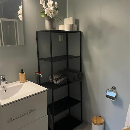 Small And Cosy With Free Parking Apartamento